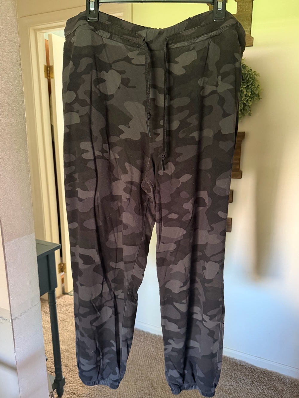Soma Women's Gray Camo Joggers xxl